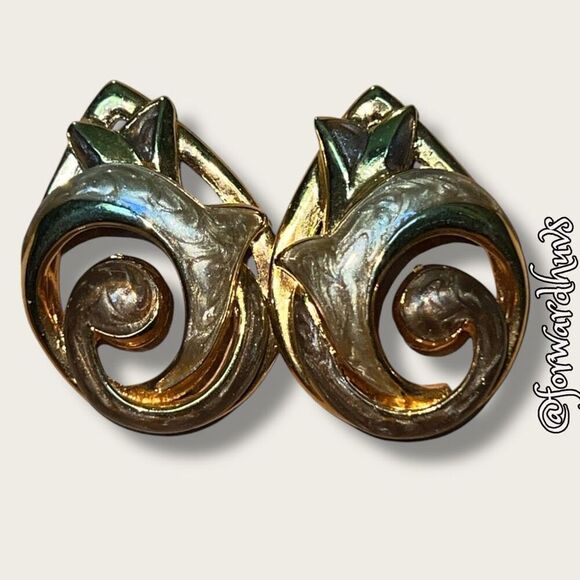 Bundle Sale 3 for $15 | Vintage 1980s - 1990s Gold-Tone Stud Earrings - Picture 3 of 9